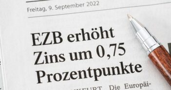Kreditzinsen im Vergleich: Damit müssen Verbraucher rechnen ( Foto: Adobe Stock- blende11.photo)