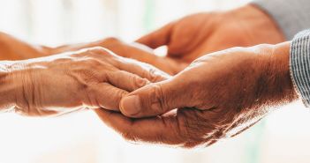 Eigenanteile im Pflegeheim steigen unaufhaltsam an Finanzielle Belastung für Pflegeheimbewohner weiter (Foto: AdobeStock - Daniel 683810749)