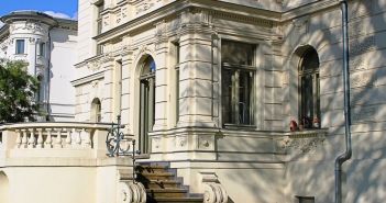 80 Prozent Senioren sichern Ruhestand mit Immobiliendarlehen der (Foto: AdobeStock - ArTo - 1907008203)