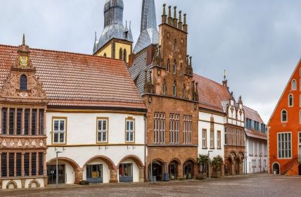 Modellprojekt LEX LOTSEN OWL integriert Patientenlotsen nachhaltig in (Foto: AdobeStock - borisb17 - 227335721)